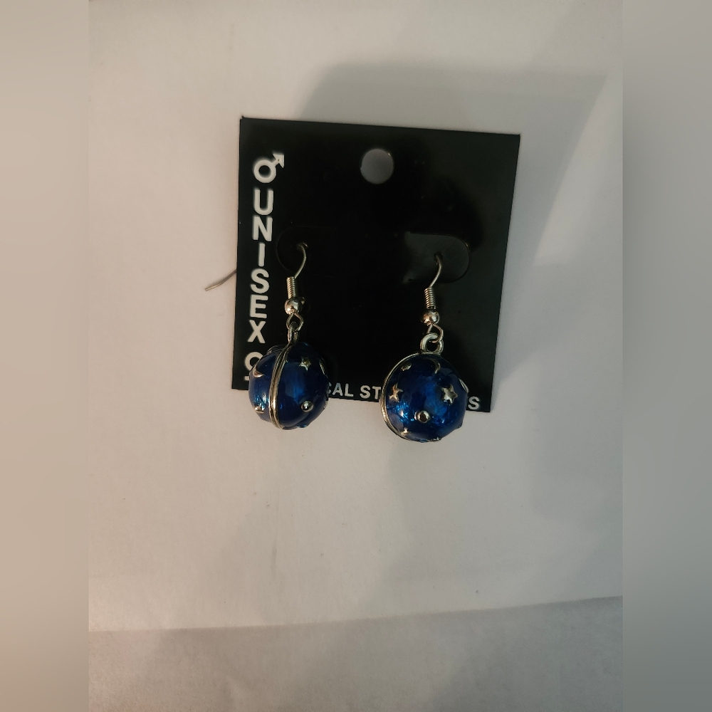 Moon and Stars Earring NWT - Picture 3 of 3